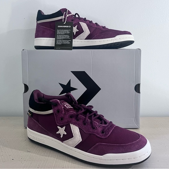 Converse Men's 10.5 Burgundy Sneakers - Picture 5 of 8